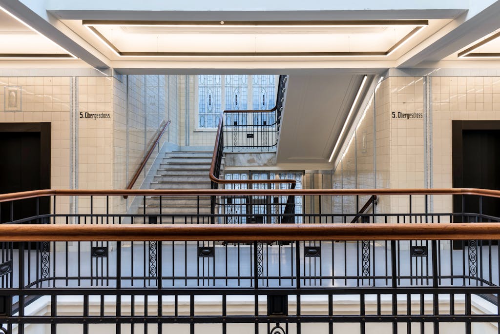 A sophisticated stairwell in a Hamburg building showcasing historical architecture.