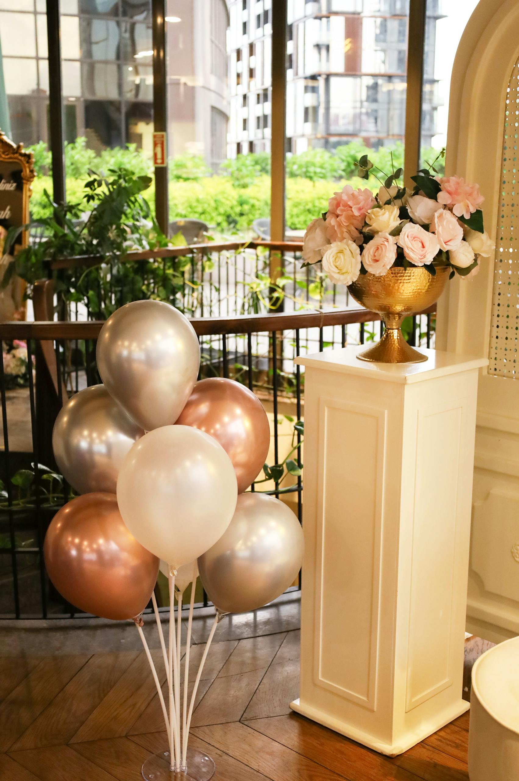 Stylish floral arrangement and metallic balloons in a vibrant İstanbul indoor setting.